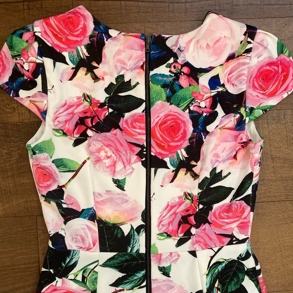 Betsey Johnson Floral Midi Sheath Dress Coquette Cap Sleeve EUC Women’s 2 - Picture 8 of 13